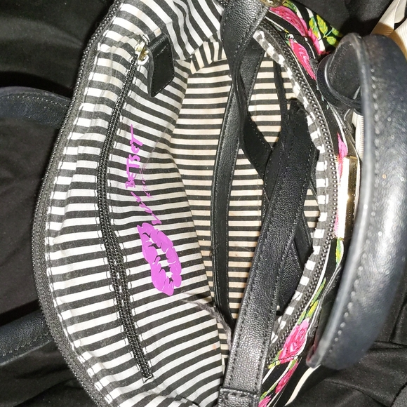 Betsey Johnson Pink & Black Rose Pattern Pop Punk Y2K Purse Black Fuzzy Pom Pom - Picture 7 of 17